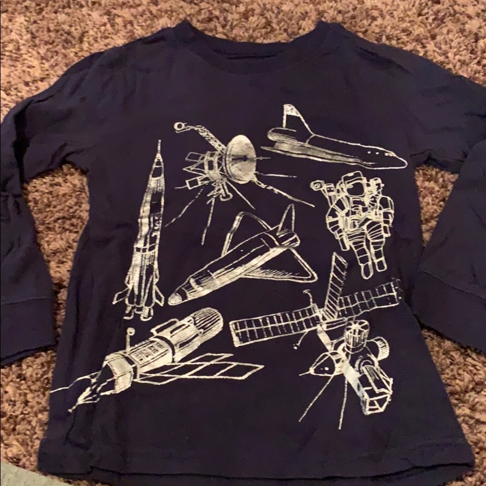 Boys Carter’s size 5 long sleeve T
